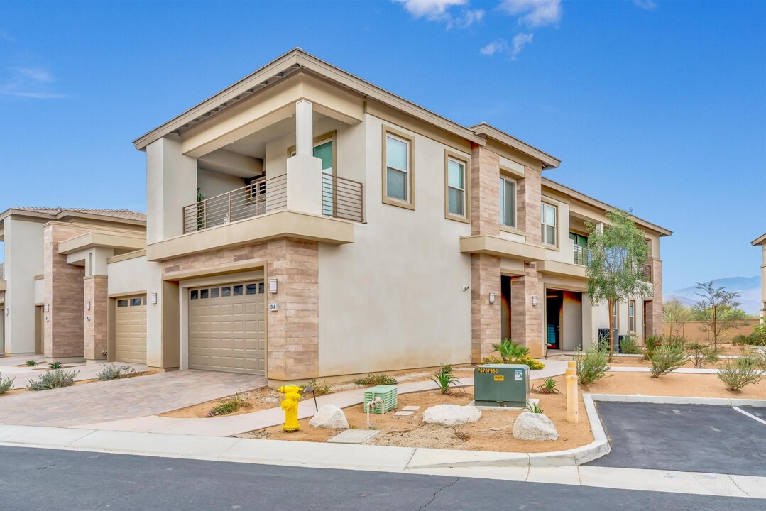 1304 Retreat Cir in Palm Desert, CA - Building Photo