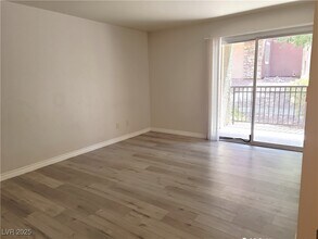 4400 Sandy River Dr in Las Vegas, NV - Building Photo - Building Photo