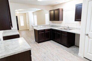1413 Starling Ln in Ennis, TX - Building Photo