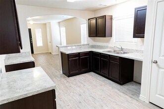 1701 Swallow Dr in Ennis, TX - Building Photo - Building Photo