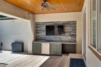 1160 NE 98th St in Miami Shores, FL - Building Photo - Building Photo