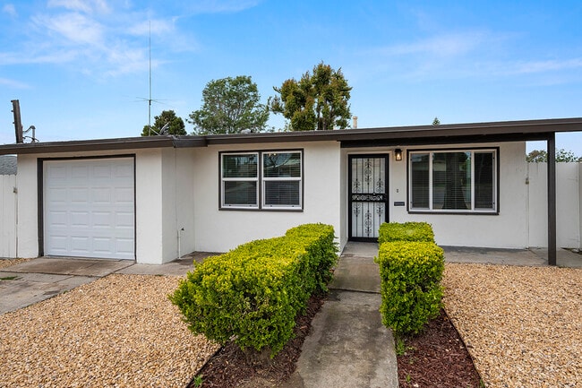 6378 Streamview Dr in San Diego, CA - Building Photo - Building Photo