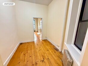 424 E 83rd St in New York, NY - Building Photo - Building Photo