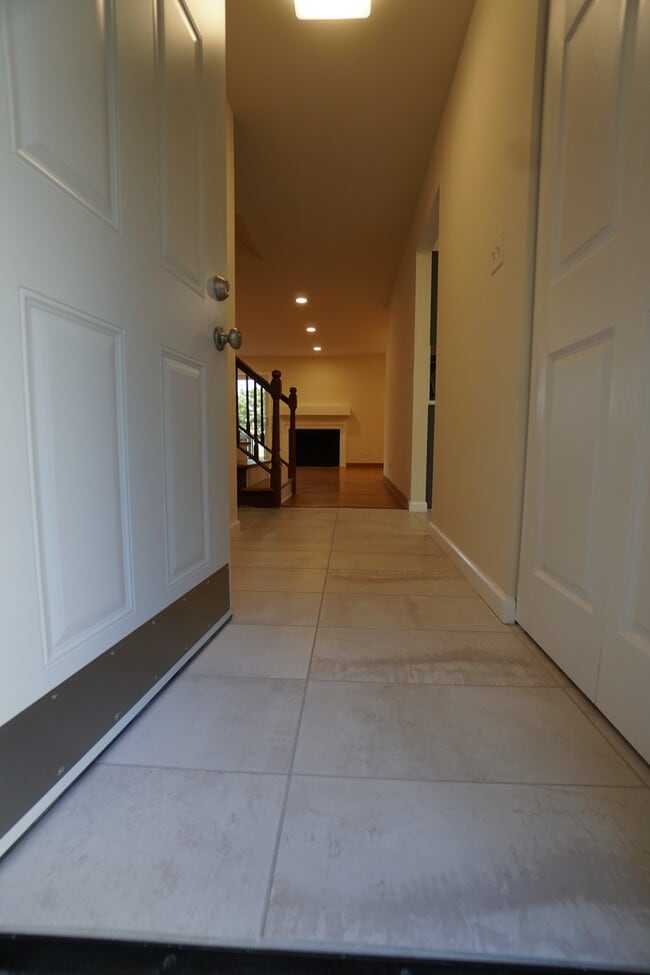 1613 Leytonstone Dr in Wheaton, IL - Building Photo - Building Photo