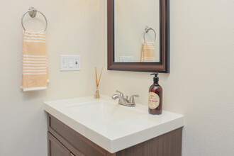 Nuvo Park Place in Dallas, TX - Building Photo - Interior Photo