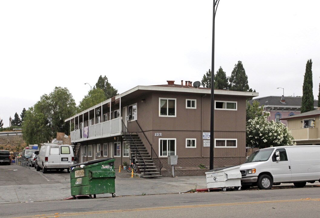 132 E Reed St in San Jose, CA - Building Photo