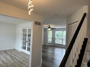 3077 Willow Creek Estates Dr in Florissant, MO - Foto de edificio - Building Photo