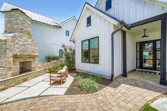 19517 Flying J Blvd in Spicewood, TX - Building Photo - Building Photo