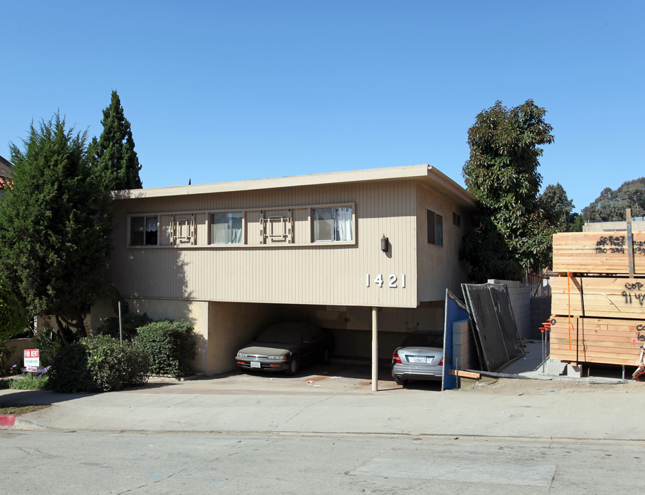 1421 Barry Ave in Los Angeles, CA - Building Photo