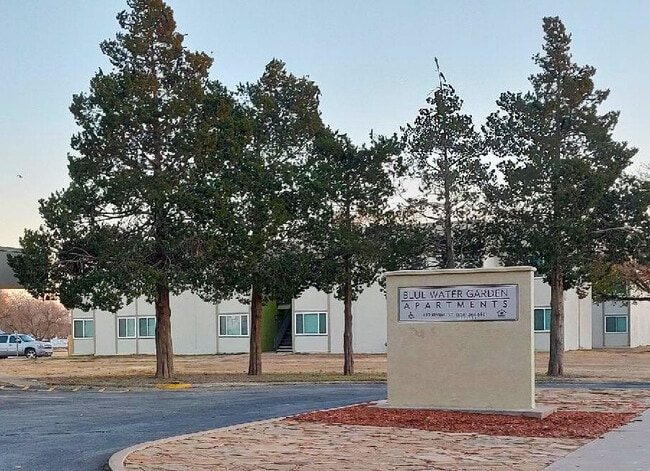 Blue Water Garden in Hereford, TX - Foto de edificio - Building Photo