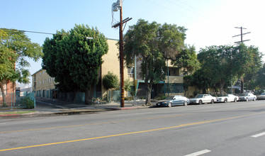 Saticoy Plaza in Van Nuys, CA - Building Photo - Building Photo