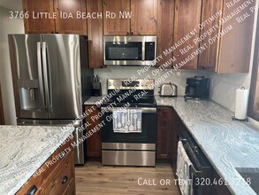 3766 Little Ida Beach Rd NW in Alexandria, MN - Foto de edificio - Building Photo