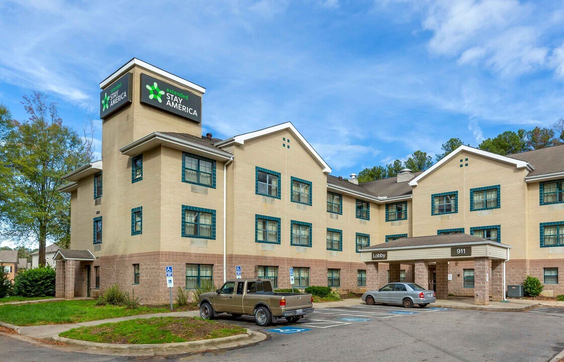 Furnished Studio-Raleigh - North Raleigh in Raleigh, NC - Foto de edificio