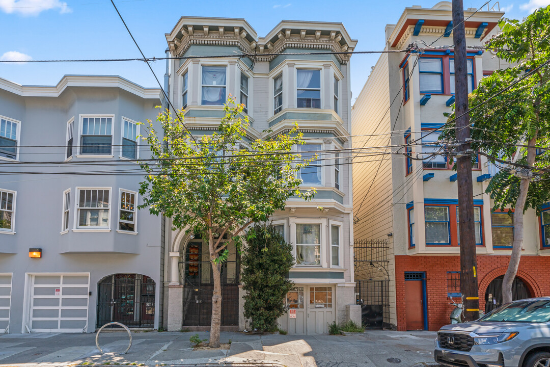 123 Albion St in San Francisco, CA - Building Photo