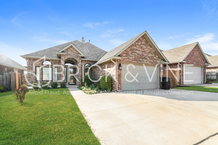 829 Elm Creek Dr in Moore, OK - Building Photo