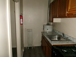 240 W King St, Unit Apt 1 in Lancaster, PA - Building Photo - Building Photo