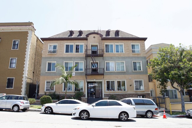 Leeward Apts - New York Style in Los Angeles, CA - Foto de edificio - Building Photo