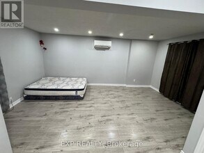 40 Gladstone Square in Brampton, ON - Building Photo - Building Photo