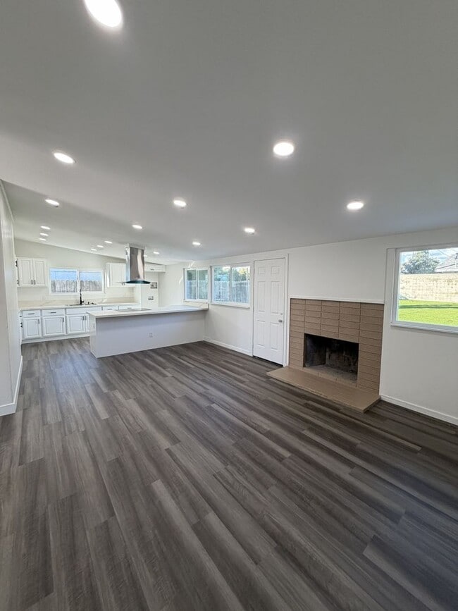 9341 Joyzelle Dr in Garden Grove, CA - Building Photo - Building Photo