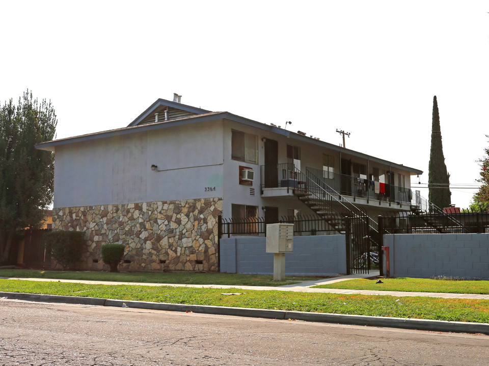 3364 E Sierra Madre Ave in Fresno, CA - Foto de edificio