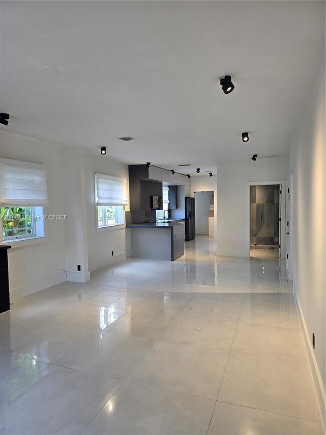 1033 Tyler St in Hollywood, FL - Building Photo - Building Photo