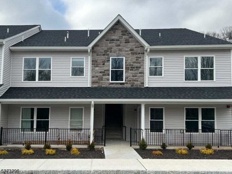 7 Arlene Ct in Morris Plains, NJ - Building Photo