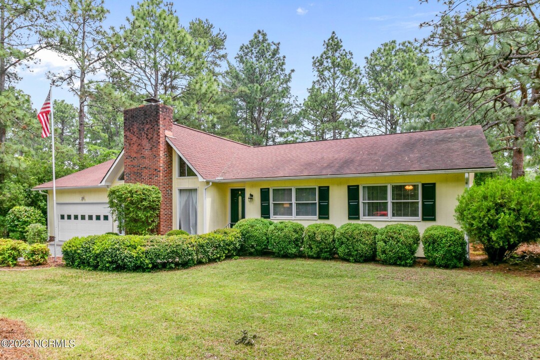 2 Bogie Dr in Whispering Pines, NC - Building Photo