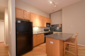 208 W Washington St in Chicago, IL - Foto de edificio - Building Photo