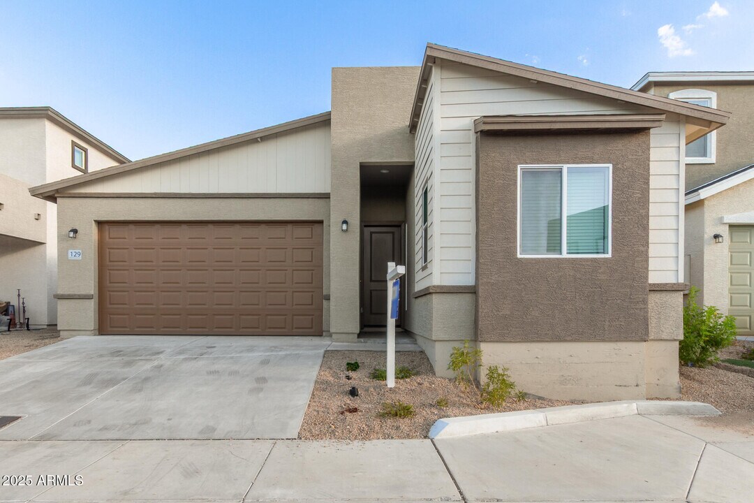 129 W Latona Rd in Phoenix, AZ - Foto de edificio