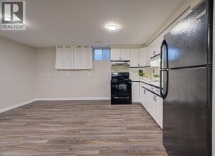 15 Santa Maria Dr in Cambridge, ON - Building Photo - Building Photo