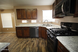 12110 Singing Quail Dr in El Paso, TX - Building Photo - Building Photo