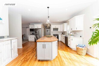 9 Dayton Ave in East Hampton, NY - Building Photo - Building Photo