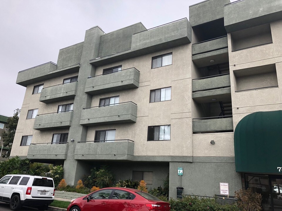 Regency Apartments in Van Nuys, CA - Foto de edificio