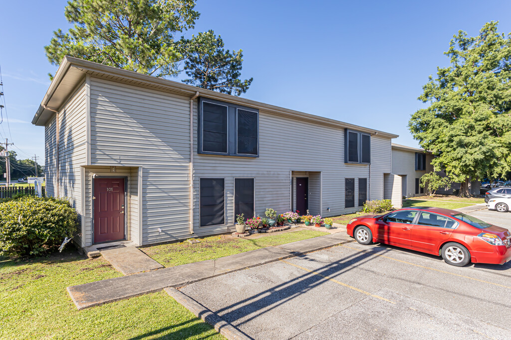 The Meadows Apartments in Lafayette, LA | ApartmentHomeLiving.com