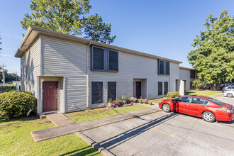 The Meadows Apartments in Lafayette, LA - Foto de edificio - Building Photo