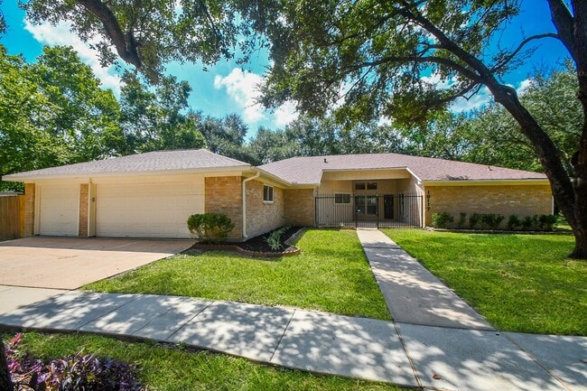 16117 De Lozier St in Jersey Village, TX - Foto de edificio - Building Photo