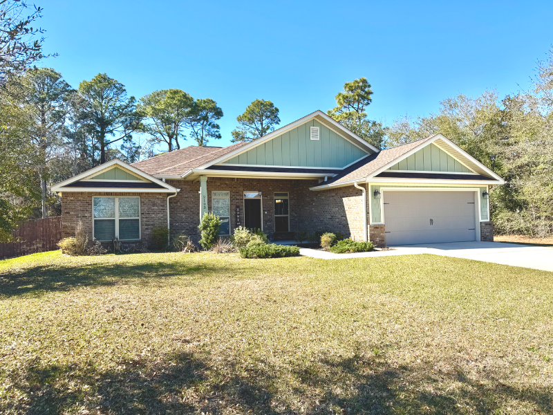 2103 Frontera St in Navarre, FL - Building Photo