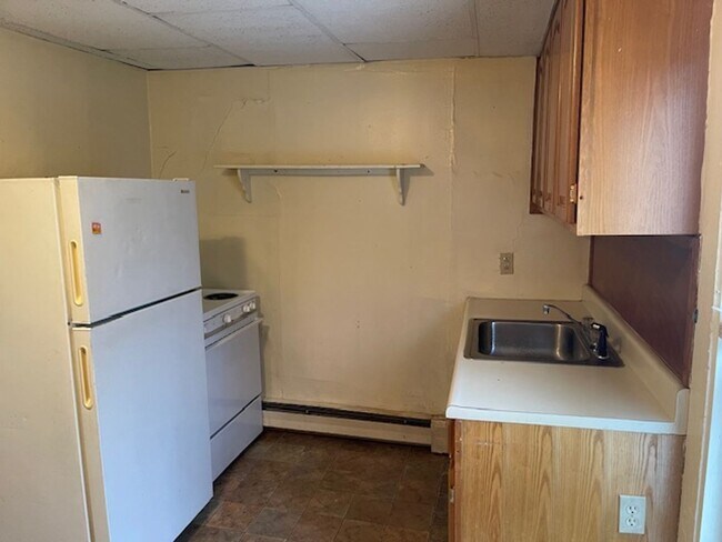 4 Laurel St-Unit -Unit A in Newport, NH - Building Photo - Building Photo