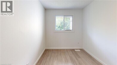 15 Millwood Crescent in Kitchener, ON - Building Photo - Building Photo