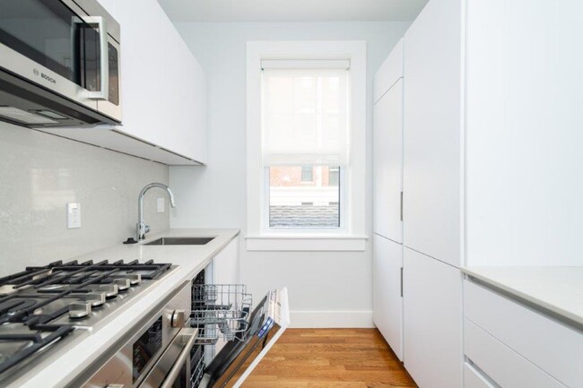 16 Forest St in Cambridge, MA - Building Photo - Building Photo