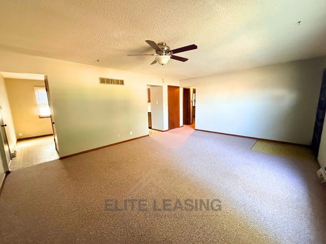 5705 SW 28th Terrace in Topeka, KS - Foto de edificio - Building Photo