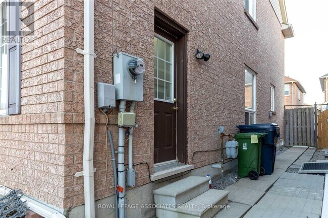 149 Rouge River Dr in Toronto, ON - Building Photo - Building Photo