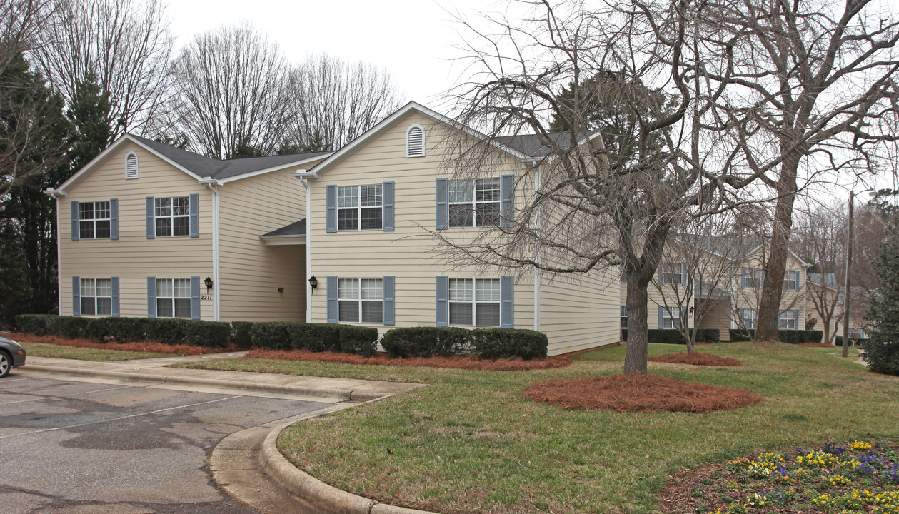 Williamsburg Square in Greensboro, NC - Building Photo