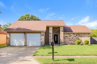 5939 Ollia Cir in Pasadena, TX - Building Photo