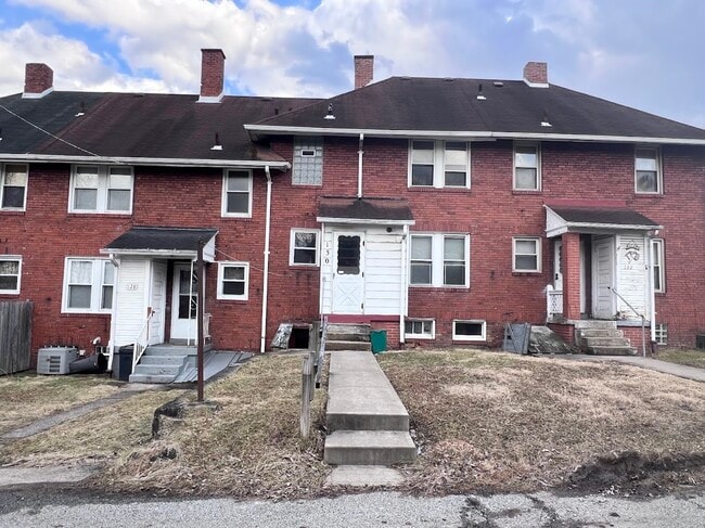 130 New Jersey Ave in Clairton, PA - Foto de edificio - Building Photo