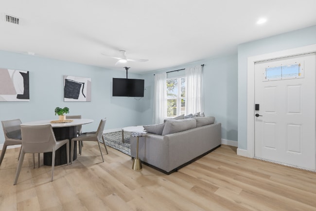 2751 Sydelle St in Sarasota, FL - Building Photo - Building Photo