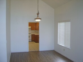 8824 Little John Ct in Sacramento, CA - Building Photo - Building Photo
