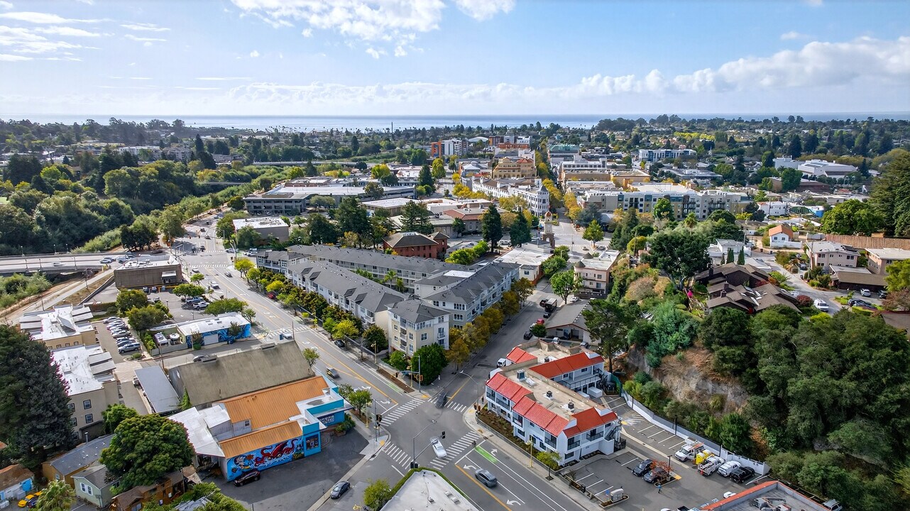 201-215 River St in Santa Cruz, CA - Foto de edificio