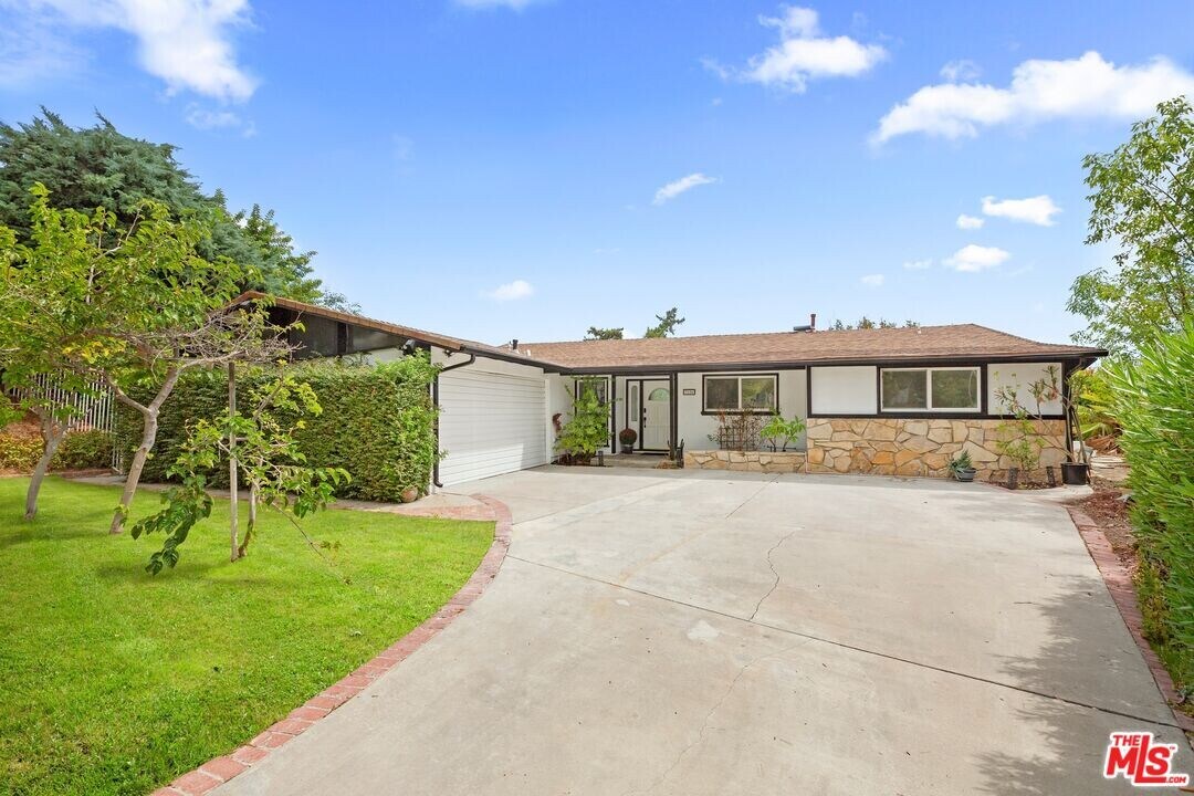 7124 Gateshead Way in Los Angeles, CA - Building Photo