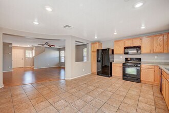 30 Peachtree Hill Ave in Las Vegas, NV - Building Photo - Building Photo
